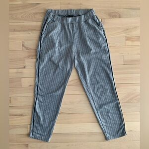 VINTAGE - Elegant Textured Capris